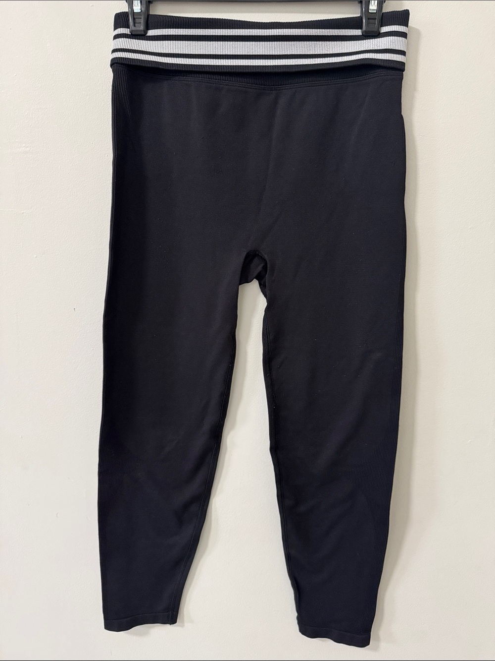Victoria’s Secret PINK Black Seamless Leggings | Medium Short